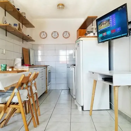 Two Bedroom Seaside In Quiet Village Blace