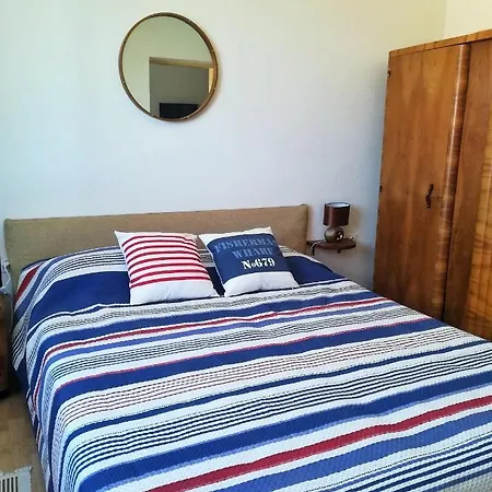 Two Bedroom Seaside In Quiet Village *
