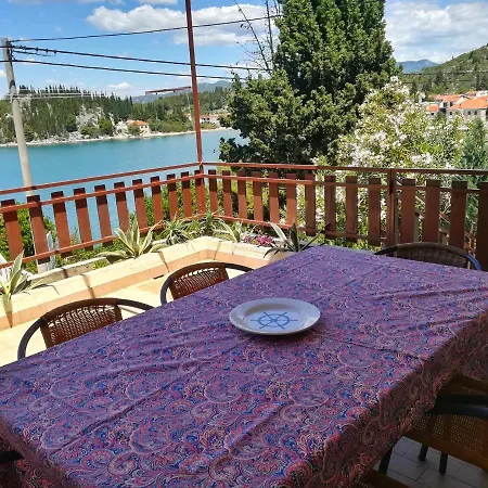 Two Bedroom Seaside In Quiet Village Апартаменты
