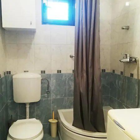 Two Bedroom Seaside In Quiet Village