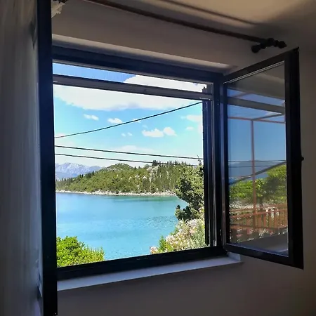 Two Bedroom Seaside In Quiet Village *