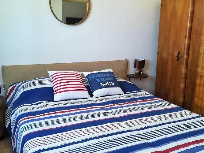 Two Bedroom Seaside In Quiet Village *