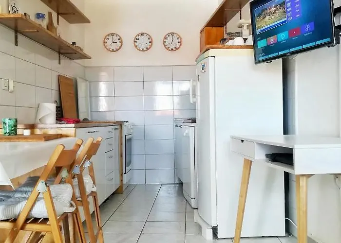 Two Bedroom Seaside In Quiet Village Блаце