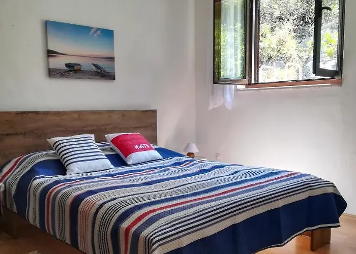 Two Bedroom Seaside In Quiet Village *