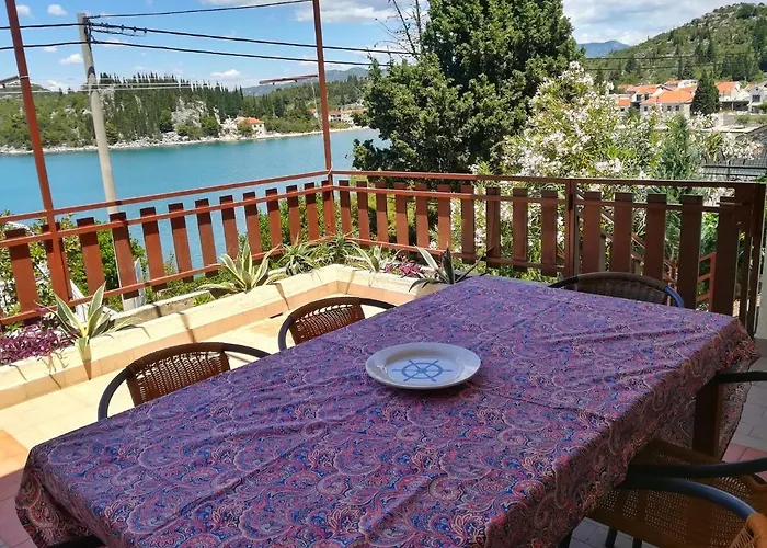 Two Bedroom Seaside In Quiet Village Апартаменты