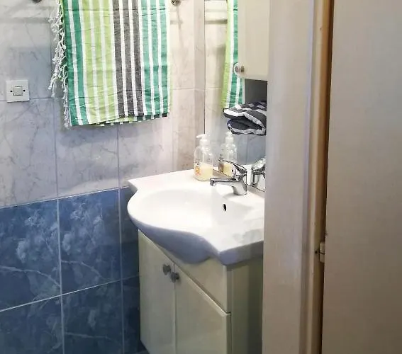 Two Bedroom Seaside In Quiet Village * Блаце