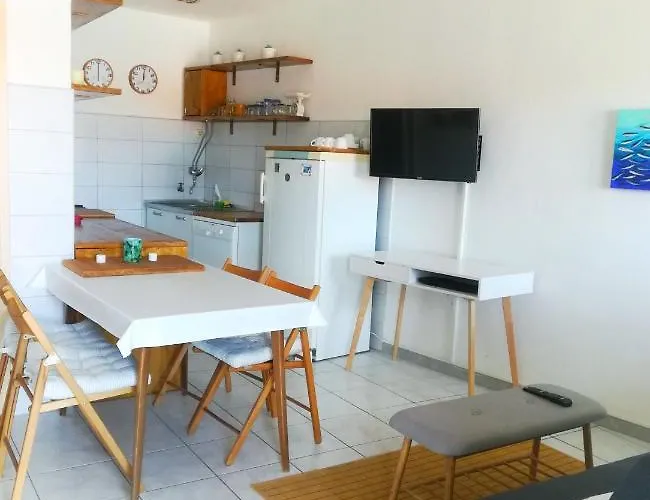 Апартаменты Two Bedroom Seaside In Quiet Village *