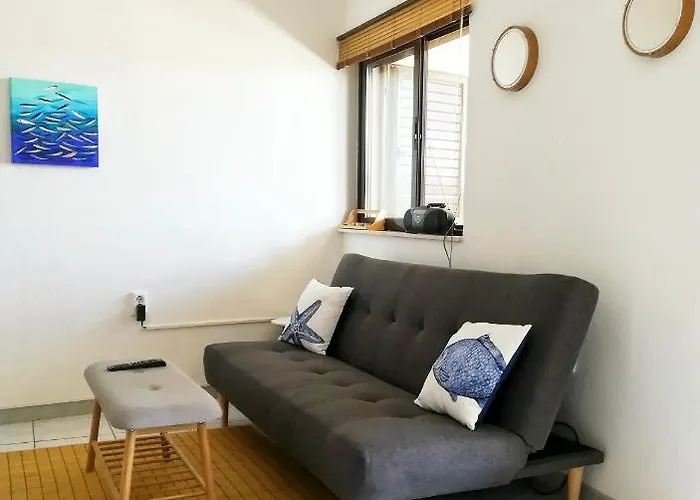 Two Bedroom Seaside In Quiet Village Апартаменты Блаце
