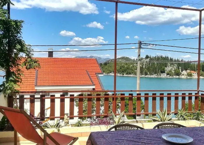 Two Bedroom Seaside In Quiet Village