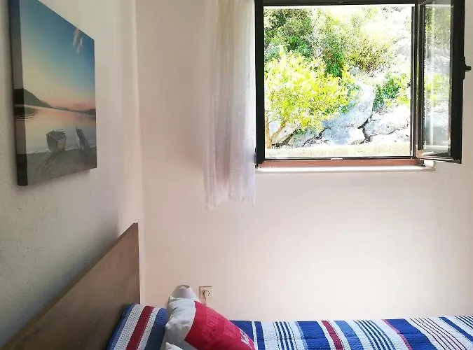 Two Bedroom Seaside In Quiet Village Апартаменты Блаце