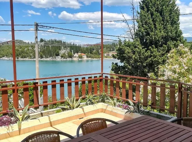 Апартаменты Two Bedroom Seaside In Quiet Village *