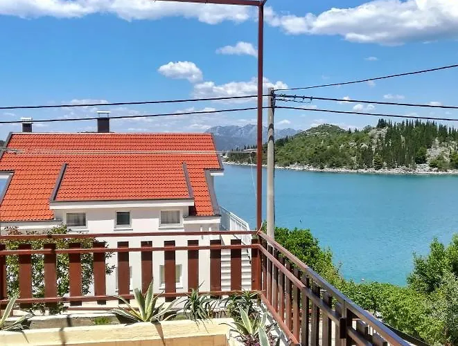 Апартаменты Two Bedroom Seaside In Quiet Village