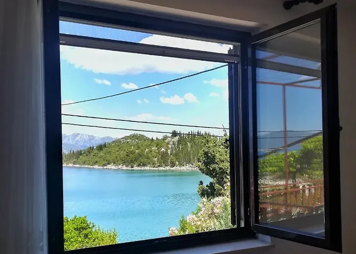 Two Bedroom Seaside In Quiet Village *