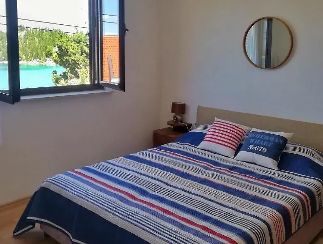 Апартаменты Two Bedroom Seaside In Quiet Village Блаце